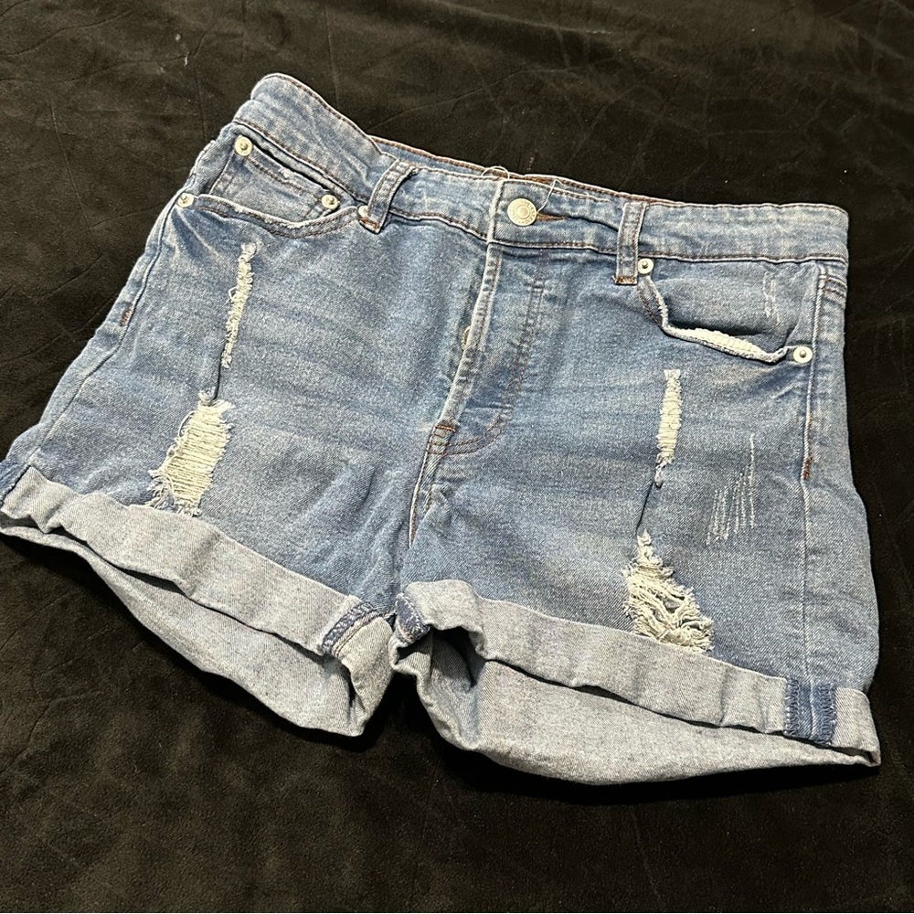 Distressed Cuffed Shorts, size 7